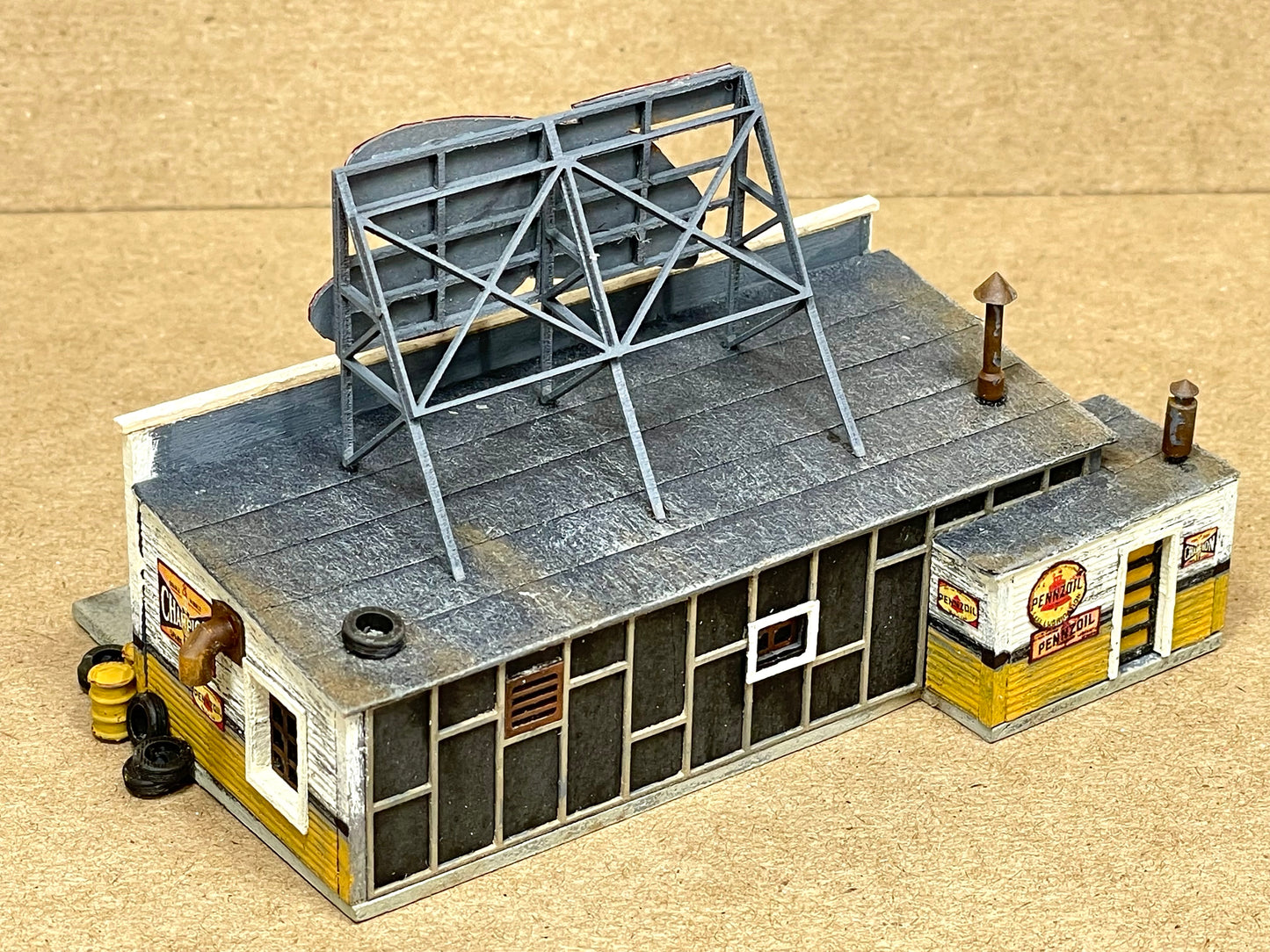 N Scale Fast Eddie Oil Change