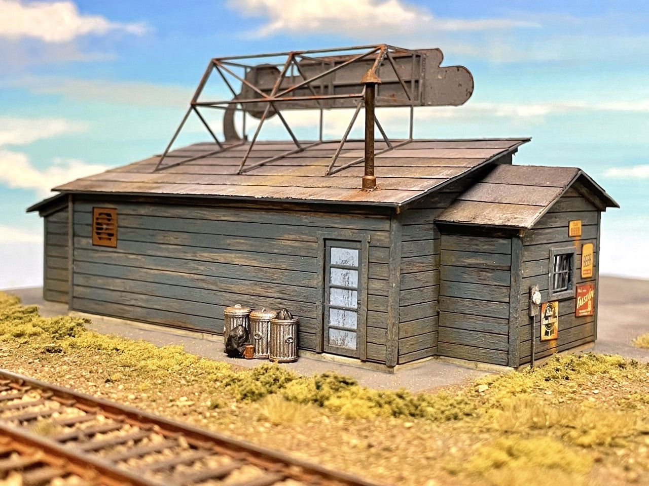 HO Scale- Full Moon Tavern