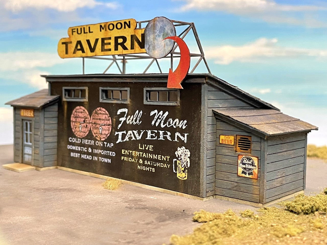 HO Scale- Full Moon Tavern
