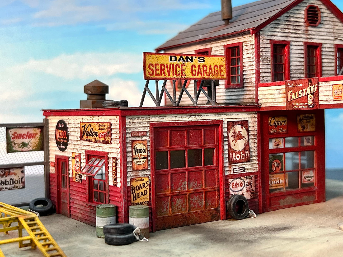 HO Scale: Year 3 Anniversary Kit- Dan's Service Station