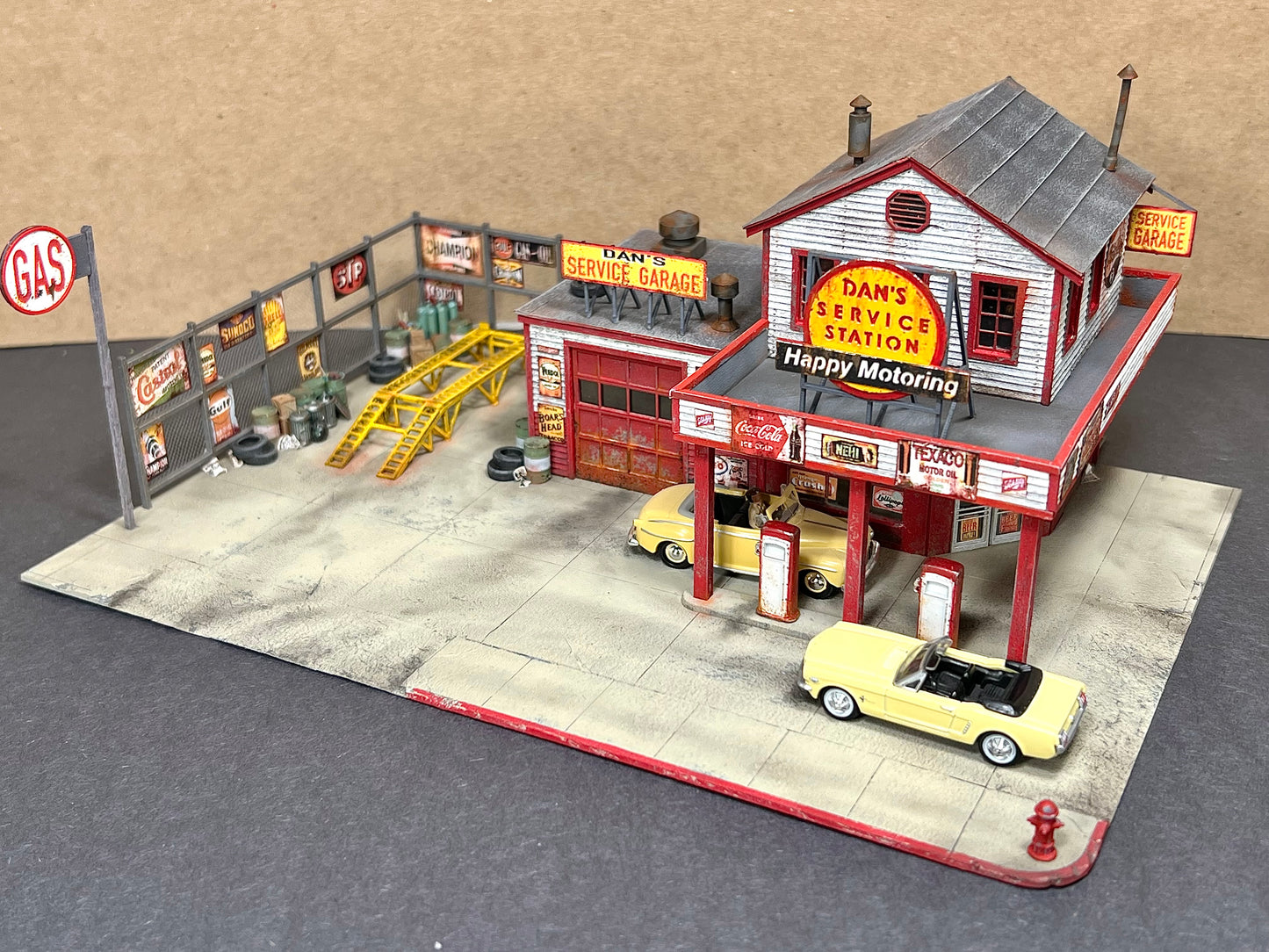 HO Scale: Year 3 Anniversary Kit- Dan's Service Station