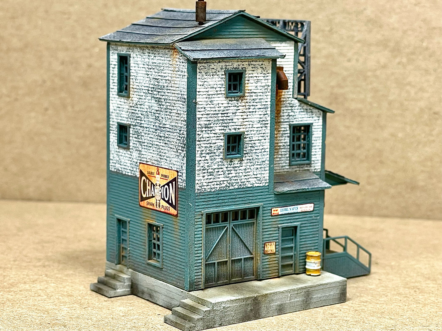 N Scale SMITH'S LOCK & KEY