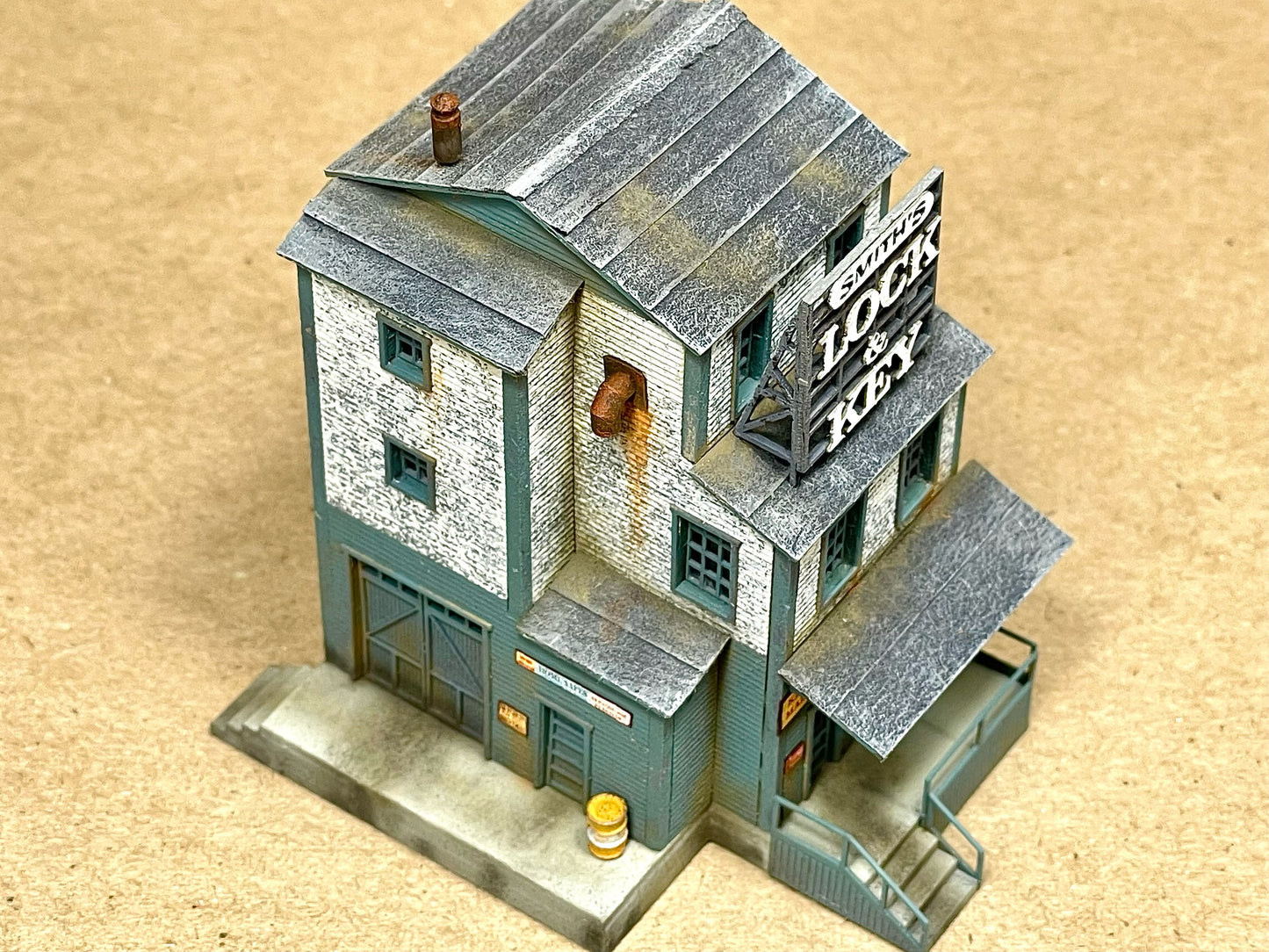 N Scale SMITH'S LOCK & KEY