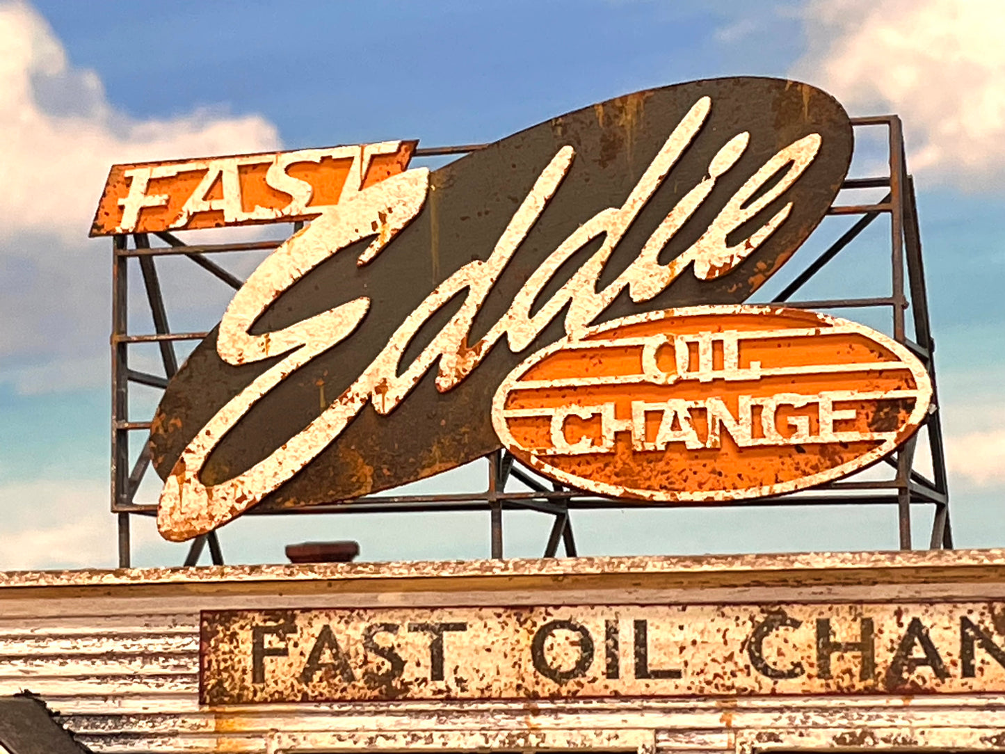 HO Scale- Fast Eddie's Oil Change