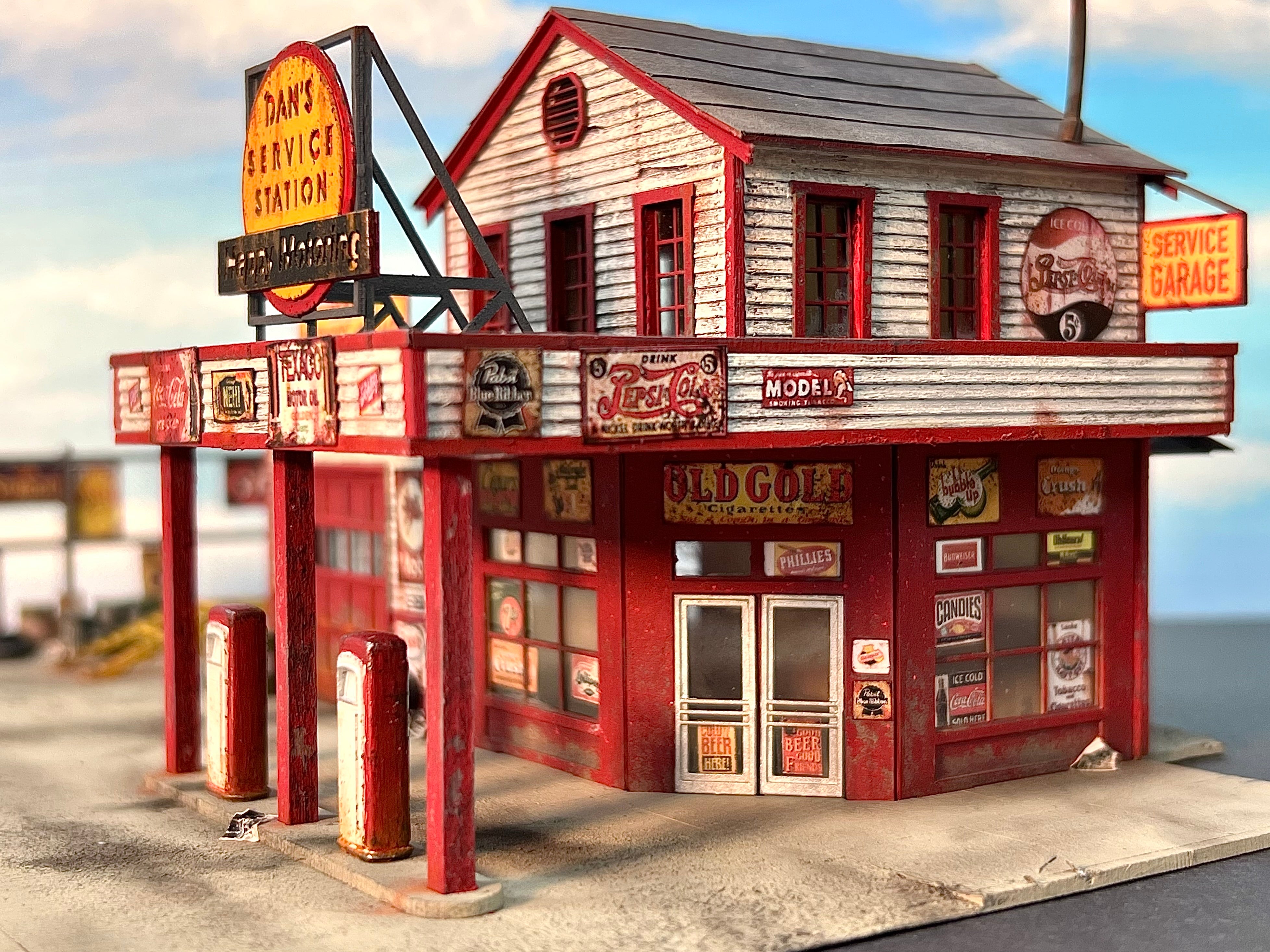HO Scale: Year 3 Anniversary Kit- Dan's Service Station – Jason
