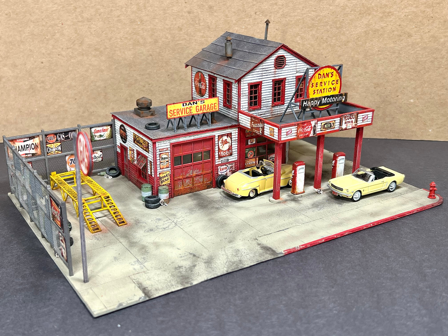 HO Scale: Year 3 Anniversary Kit- Dan's Service Station