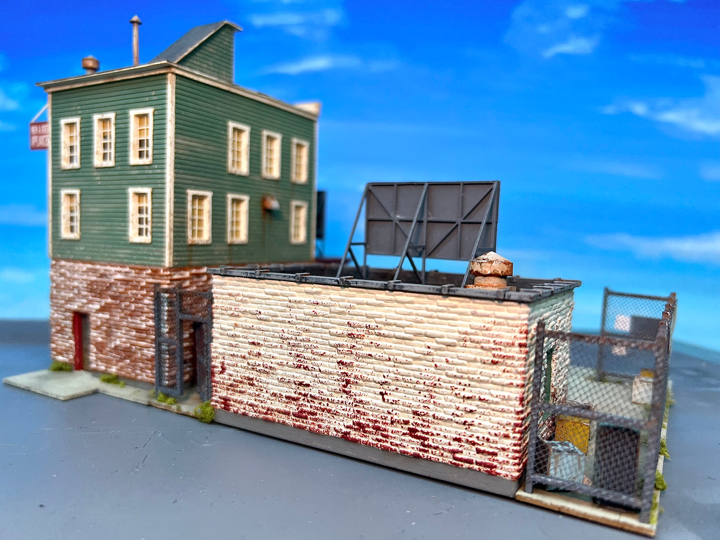 HO Scale Wentworth New & Used Appliance Store