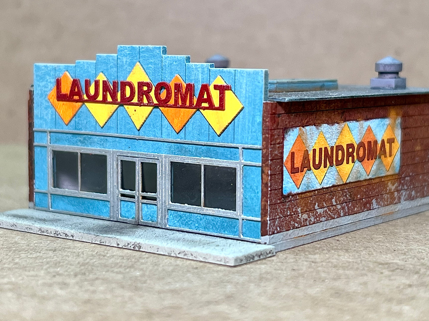 N Scale Laundromat