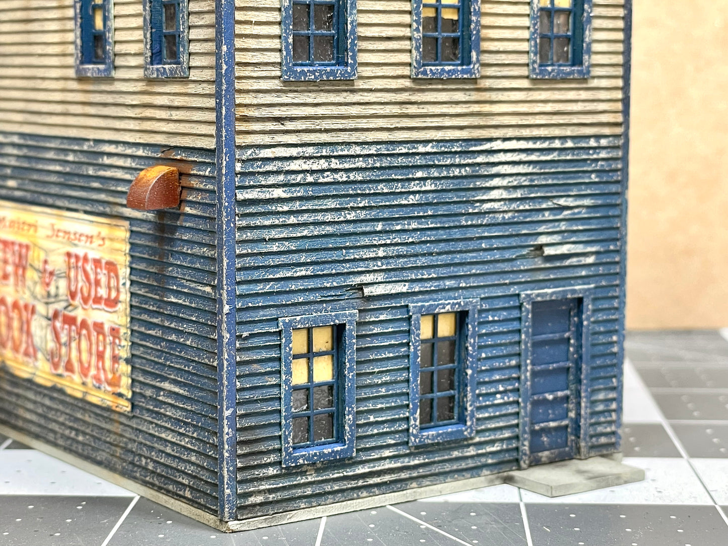 HO Scale MJ's Book Store