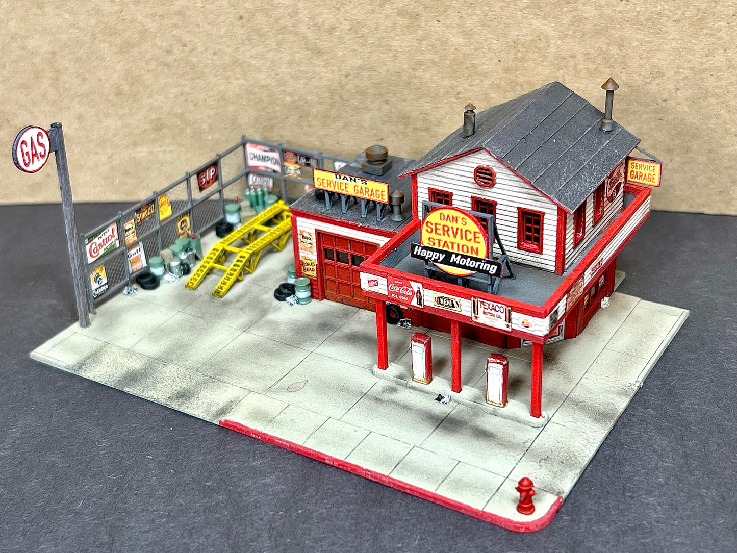 N Scale: Dan's Service Station