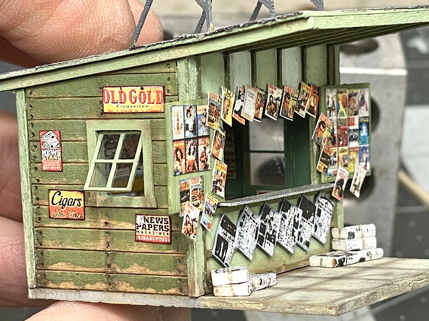 HO Scale NEWS STAND