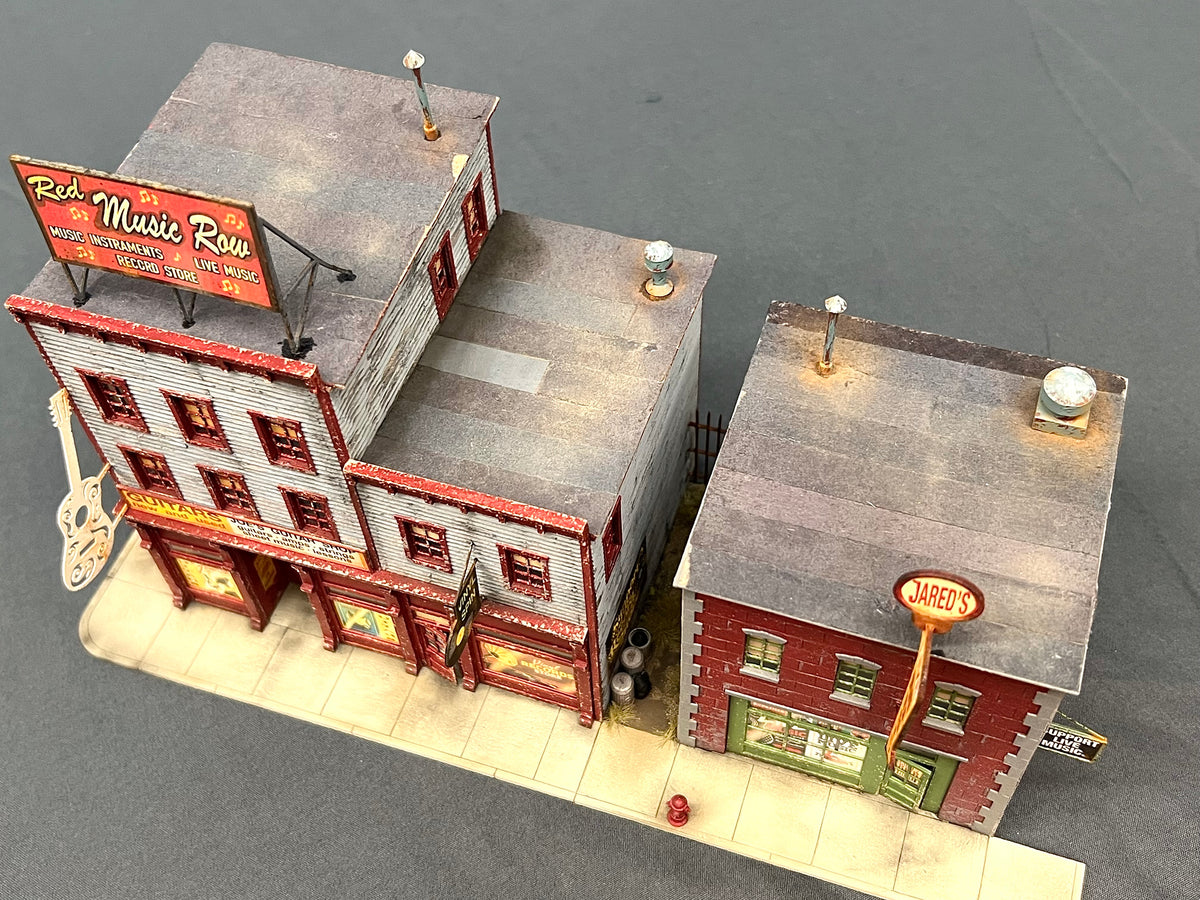 HO Scale: Year 4 Anniversary Kit- Red Music Row