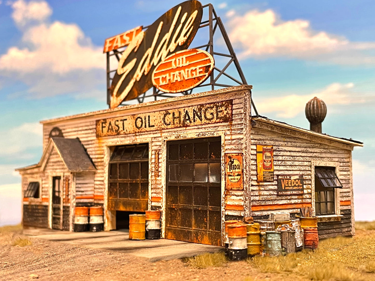 HO Scale- Fast Eddie's Oil Change